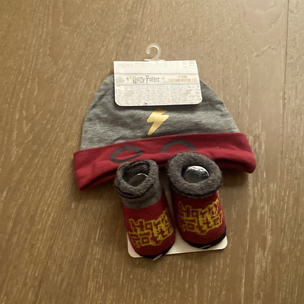 Harry Potter cap and bootie set 0-12 months NWT